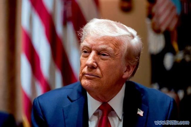 一周三次“逼宫”好意思联储,按完计较器后特朗普确凿急了 白宫债务压力山大